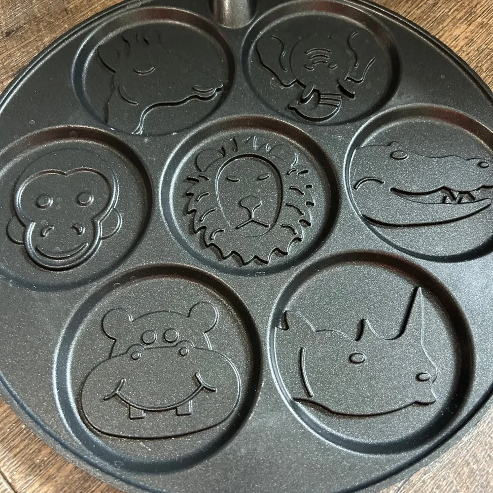 Nordic Ware Zoo Friends Pancake Pan 7 Animal Molds Non-Stick Cast Aluminum USA